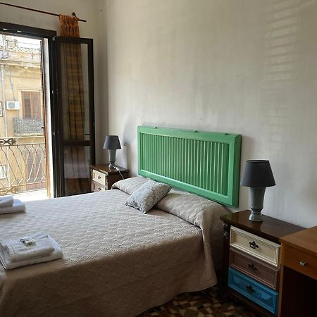 Mille Lire Peppe'S Home ปาแลร์โม ภายนอก รูปภาพ