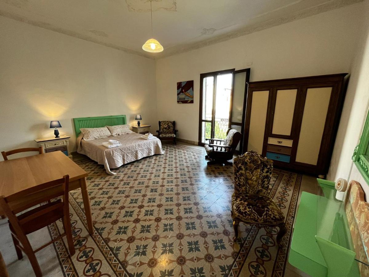 Mille Lire Peppe'S Home ปาแลร์โม ภายนอก รูปภาพ